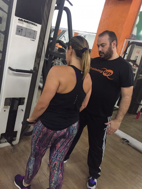 Academia com Treino de Personal Trainer