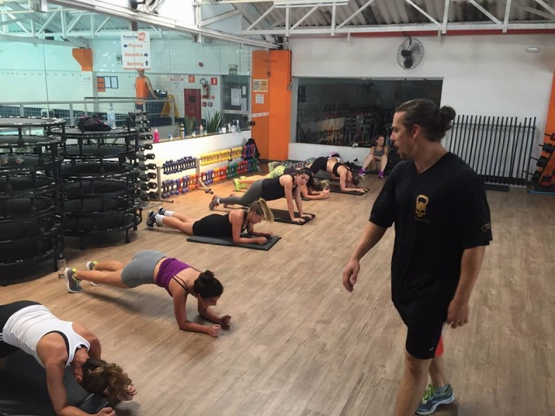 Academia de Musculação com Personal Trainer