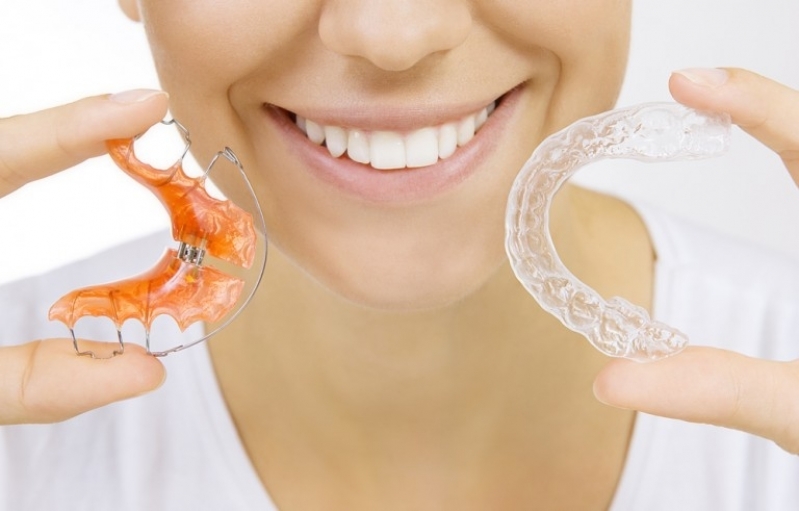 Aparelho Invisalign Transparente