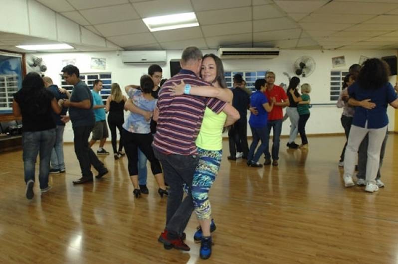 Aula de Dança de Salão Iniciante