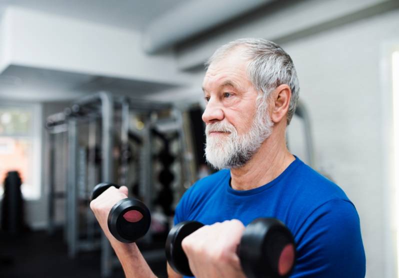 Aula de Musculação com Halteres