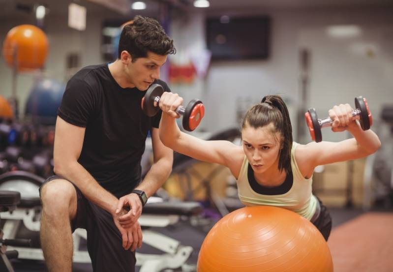 Aula de Musculação com Personal Trainer