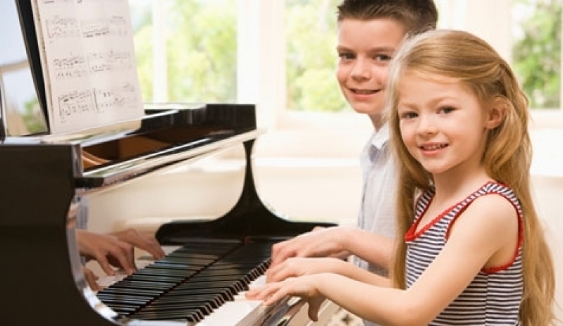 Aula de Piano para Criança Pequena