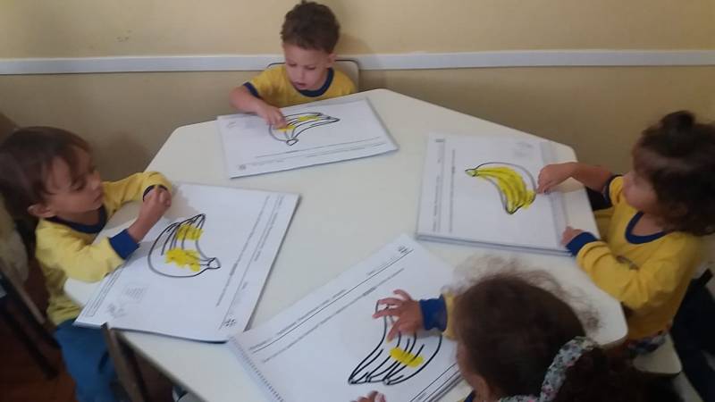 Berçário de Creche com Atividades