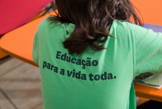 Berçário e Escola Infantil com Aula de Música