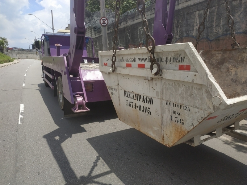 Caçamba Estacionária de Entulho 24 Hrs