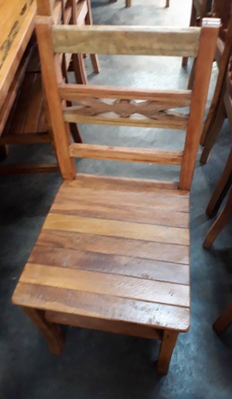 Cadeira em Madeira Demolição