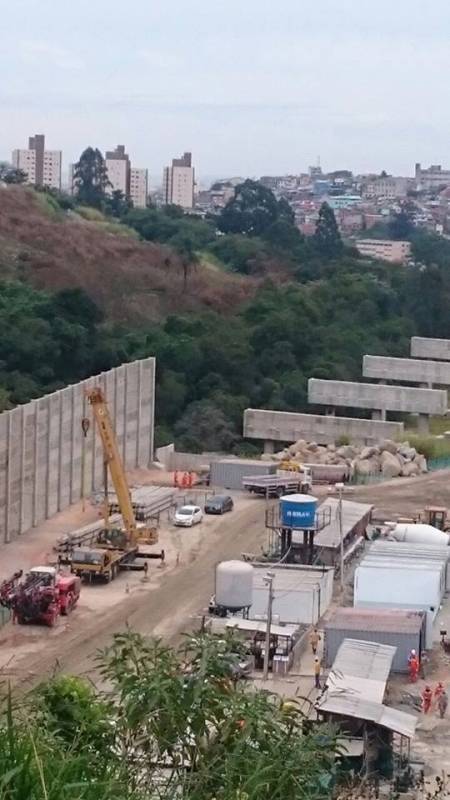 Caminhão Guindaste para Construção