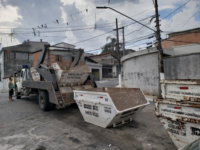 Caminhão para Caçamba de Lixo