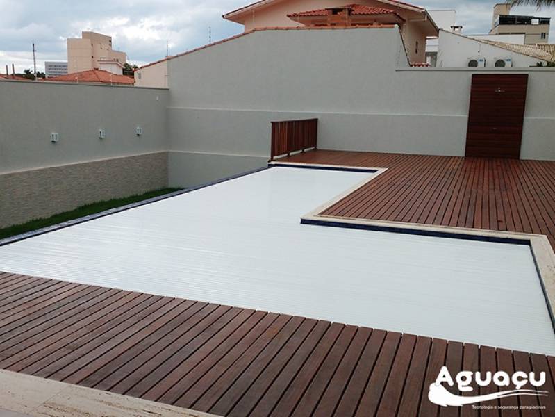 Capa de Segurança em Piscina Residencial