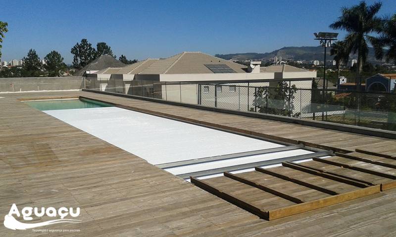Cobertura para Piscina com Deck