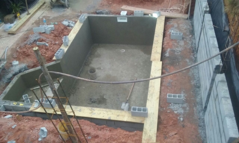 Construção de Piscina com Prainha