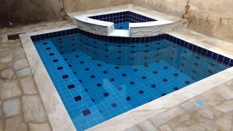 Construção de Piscina de Azulejo