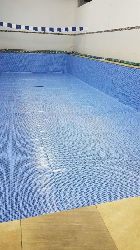 Construção de Piscina de Fibra Aquecida