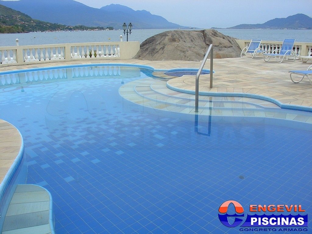 Construção de Piscina Residencial