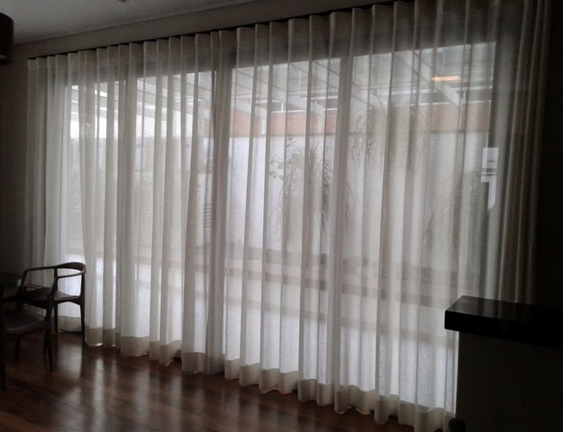 Cortinas Rolo Automatizada para Sala de Estar