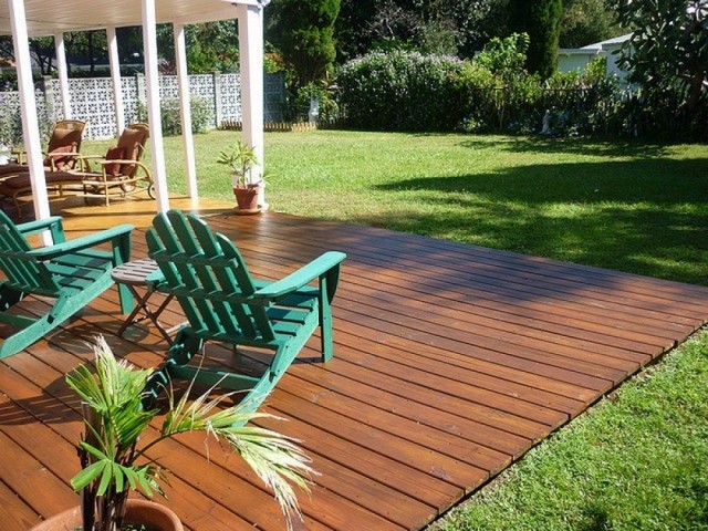 Deck de Madeira em Piscina