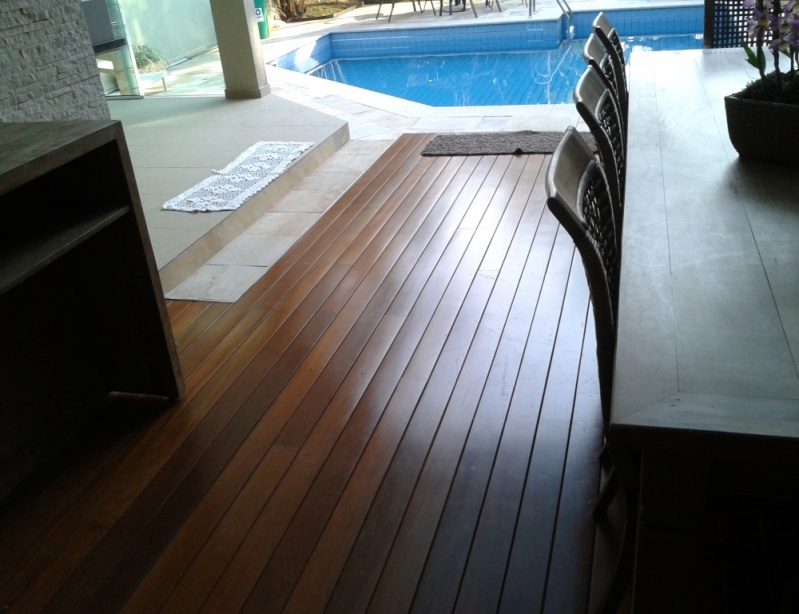 Deck de Madeira para Chuveiro Externo