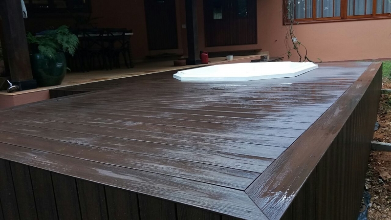 Deck de Madeira para Piscina Inflável