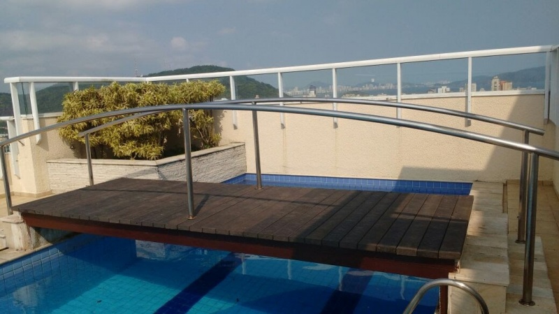 Deck de PVC para Jardim