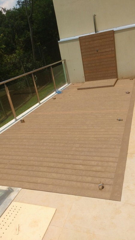 Deck em PVC para Piscina