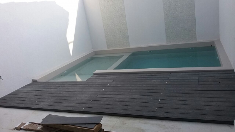 Deck para área de Piscina