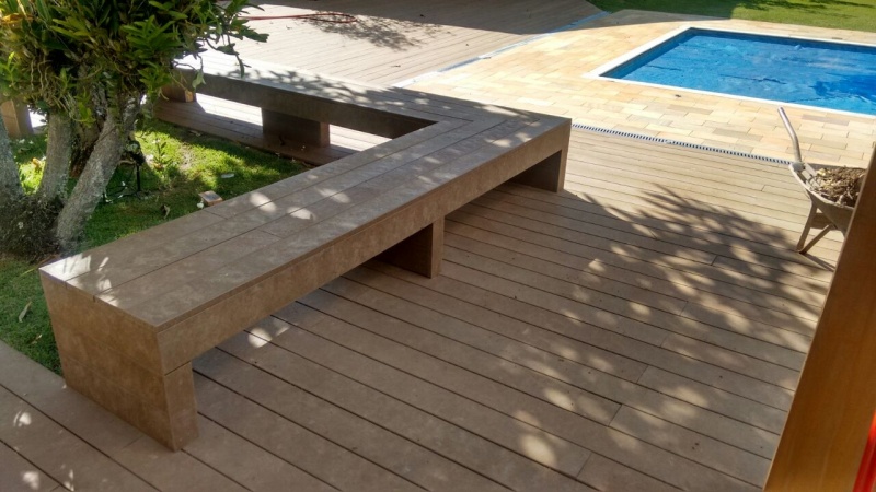 Deck para Piscina de Madeira Plástica