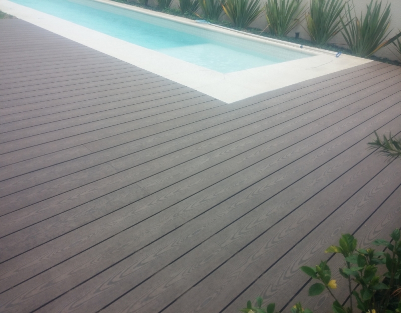 Deck para Piscina de Madeira