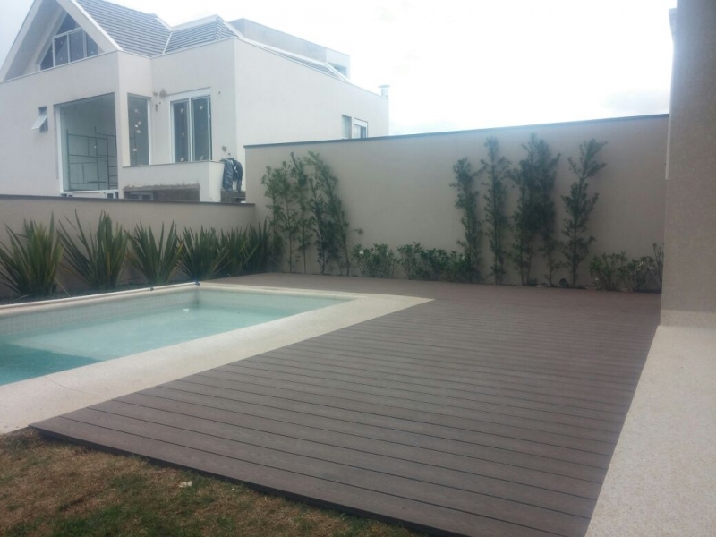 Deck para Piscina Pequena