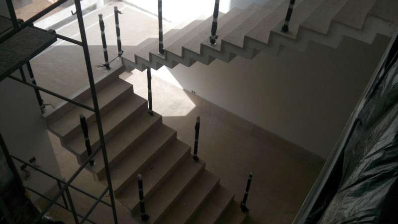 Escadas de Mármore com Vidro