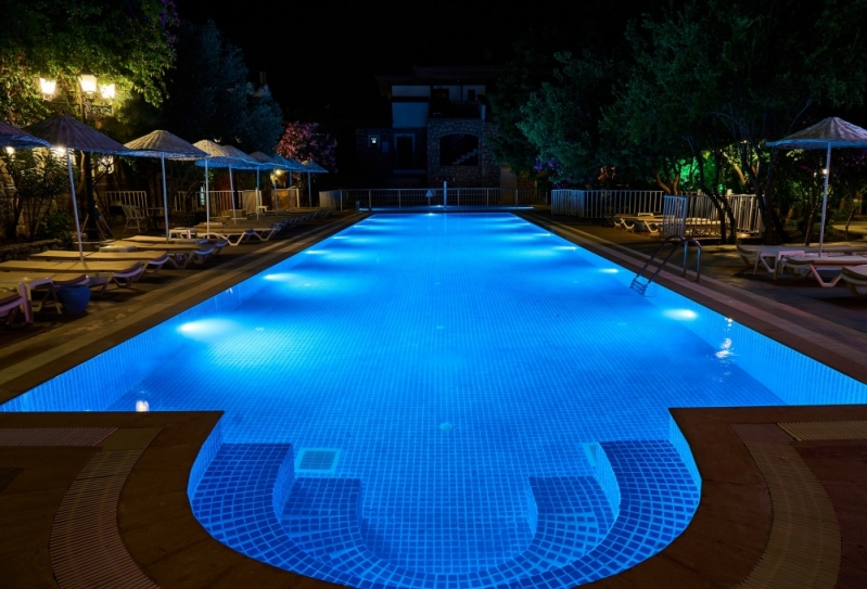 Iluminação em Piscina