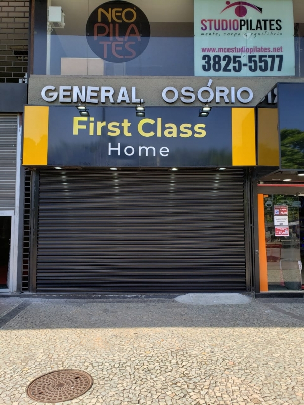 Instalação de Porta de Loja de Ferro