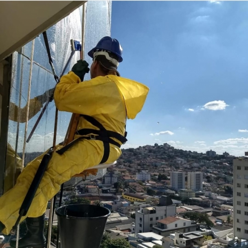 Lavagem de Fachada com Cloro