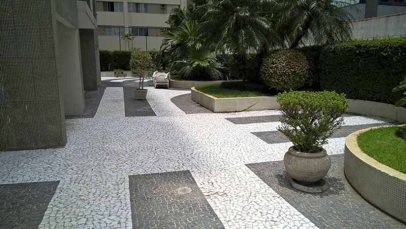 Limpeza de Pedra de Jardim