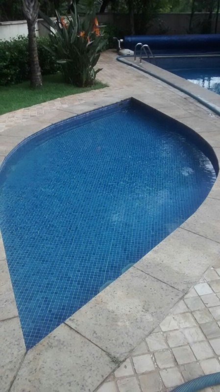 Limpeza de Piscina Automatizada