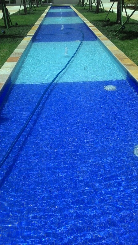 Limpeza de Piscina de Azulejo