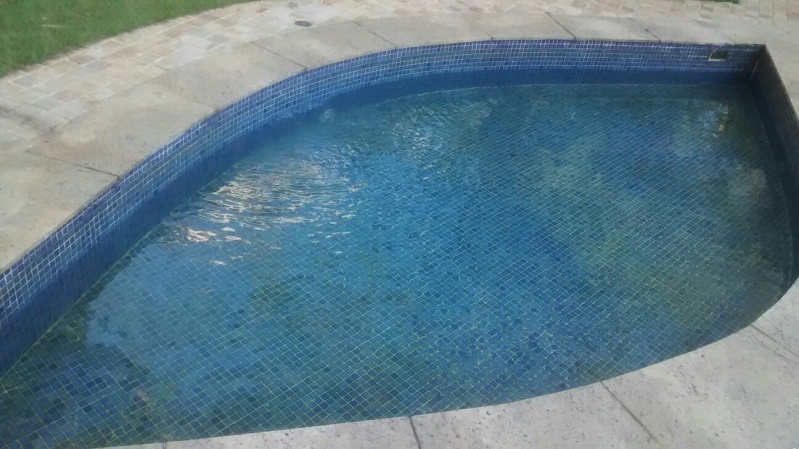 Limpeza de Piscina de Condomínio