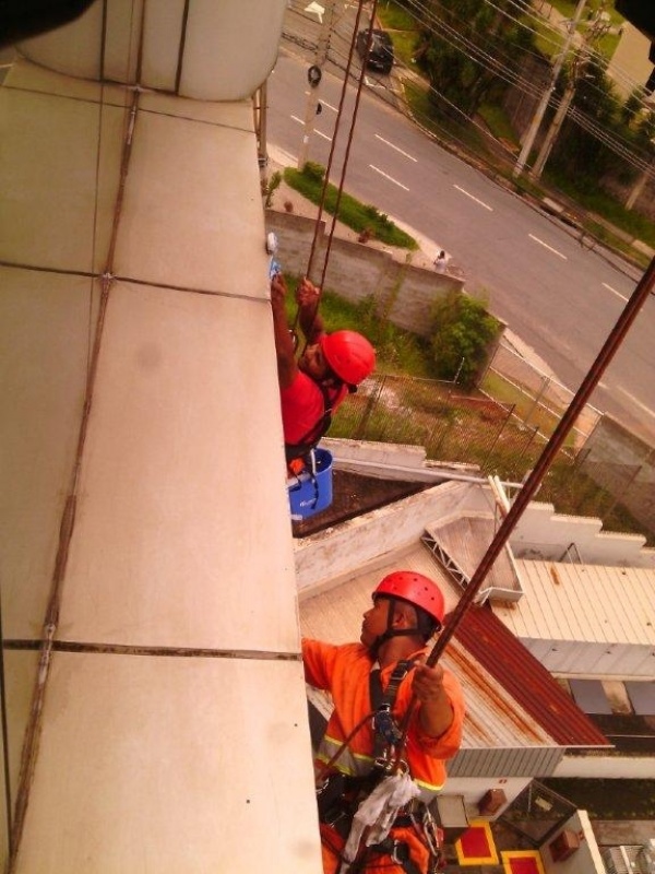 Limpeza de Telhas de Galpão