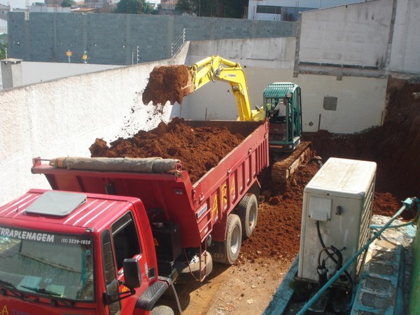 Locação de Caminhão Basculante na Zona Norte