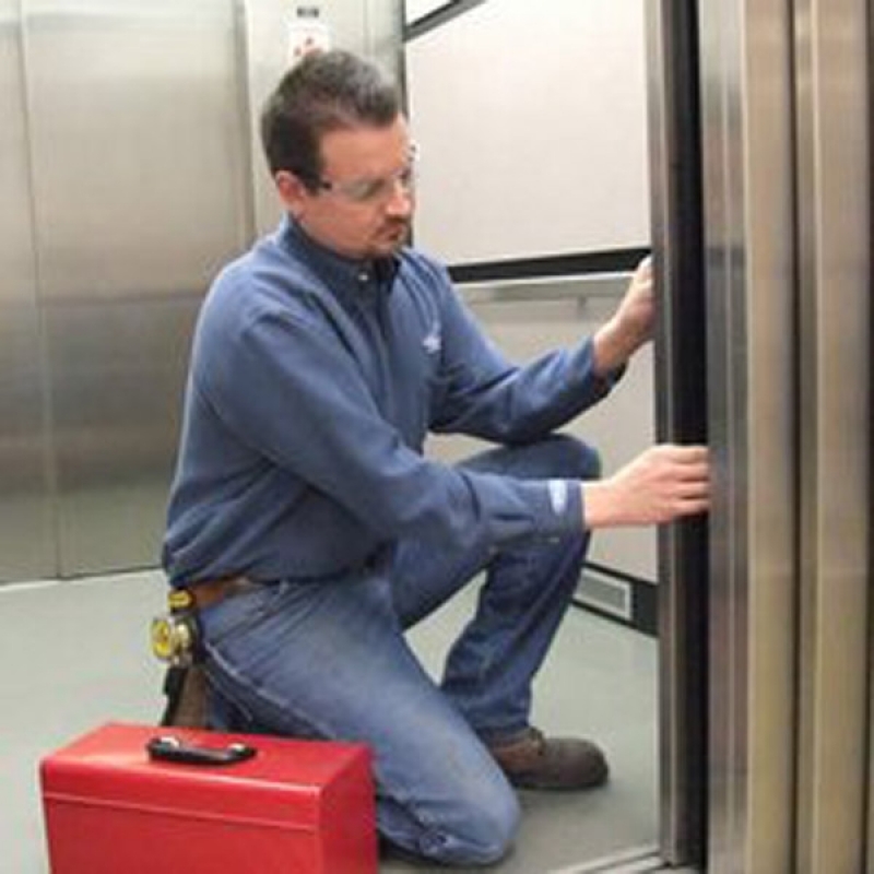 Manutenção Corretiva de Elevador em Condomínio