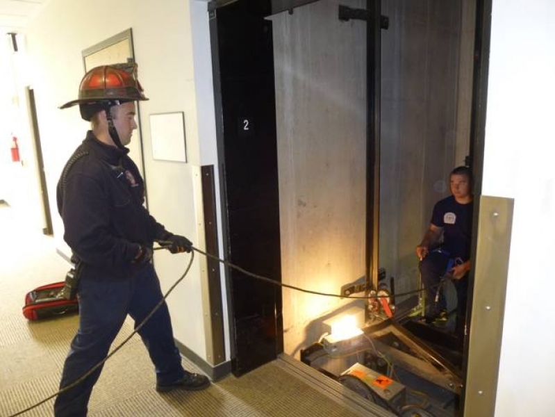 Manutenção Corretiva de Elevador Prédio Antigo