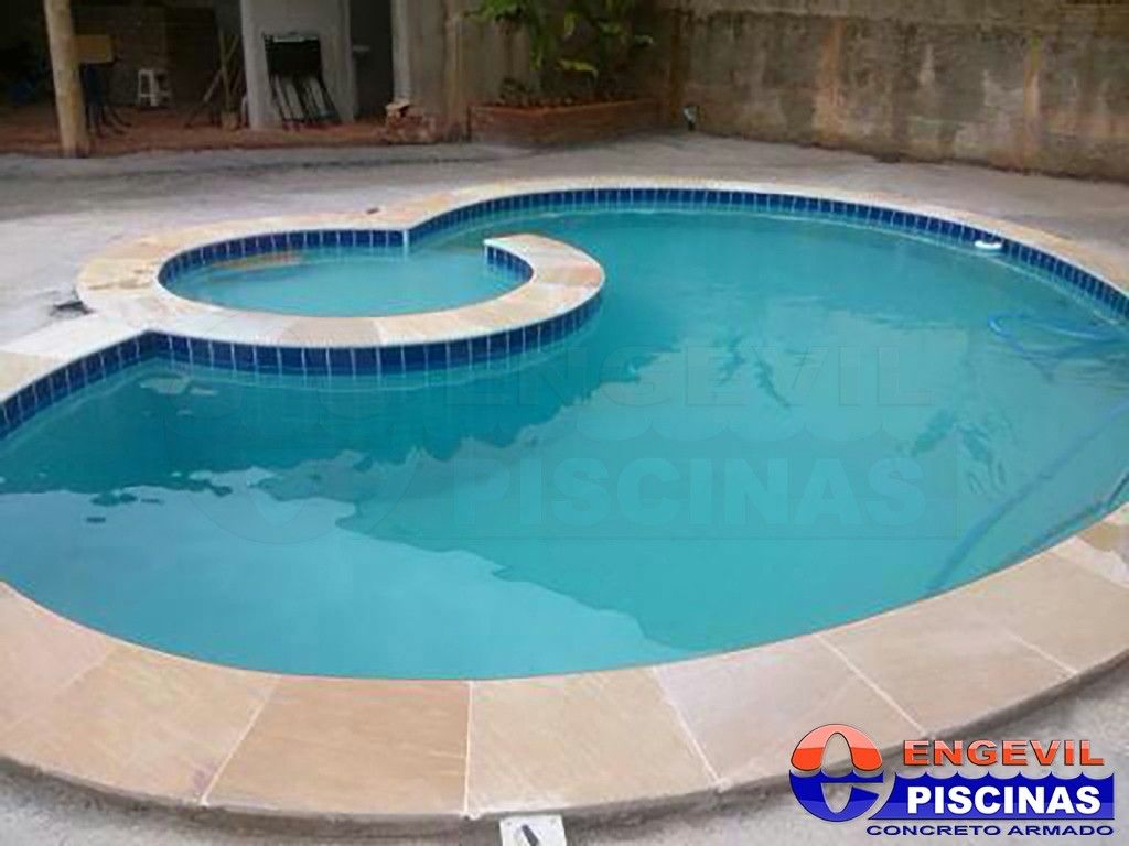 Manutenção de Piscina de Concreto