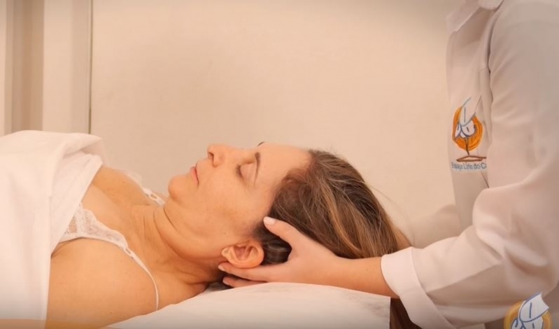 Massagem Terapêutica para Dor na Coluna