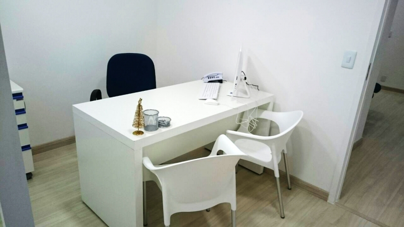Mesa e Cadeiras para Consultório