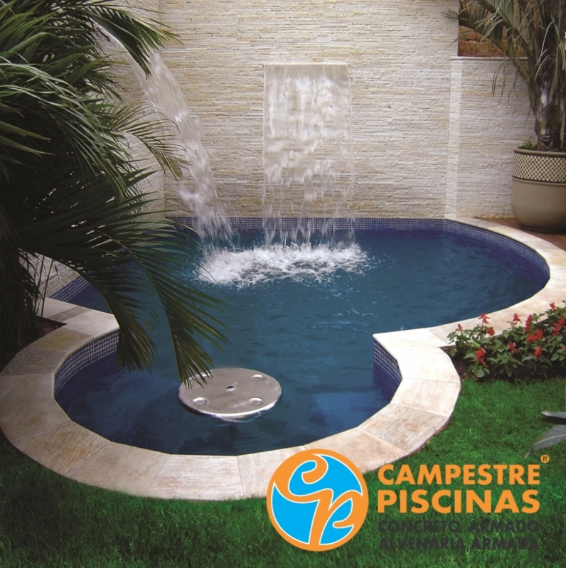 Piscina de Concreto com Deck