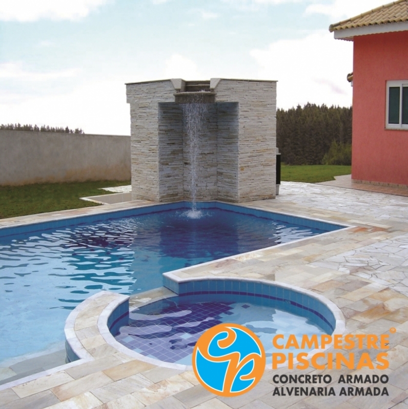 Piscina de Fibra com Deck