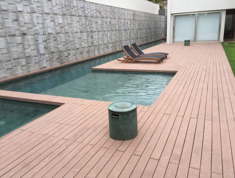 Piso Deck de Plástico para Piscina