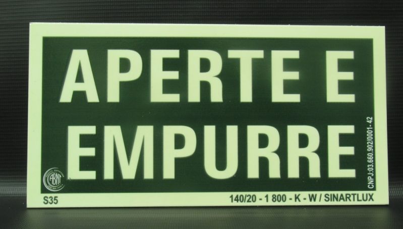 Placa Sinalização Fotoluminescente no Parque Capuava