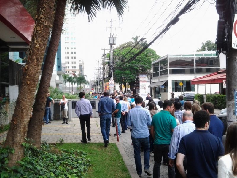 Plano de Evacuação de um Prédio