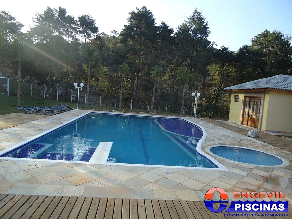 Projeto de Piscina com Raia